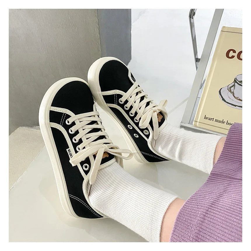 2024 Girls white Light brown SneakersDesigner Canvas Shoes Women Low Top Sneakers Wide Toe Lace Up Trainers Shoes Comfortable
