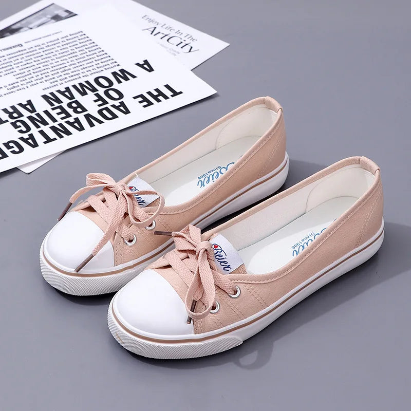 Women's White Canvas Slip-On Shoes Low Top Breathable Flat Comfort Durable Casual Sneakers for Everyday Walking Tenis Feminino