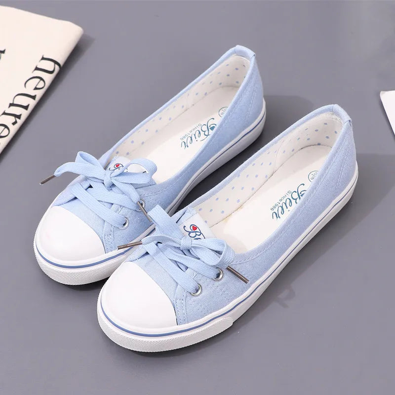 Women's White Canvas Slip-On Shoes Low Top Breathable Flat Comfort Durable Casual Sneakers for Everyday Walking Tenis Feminino
