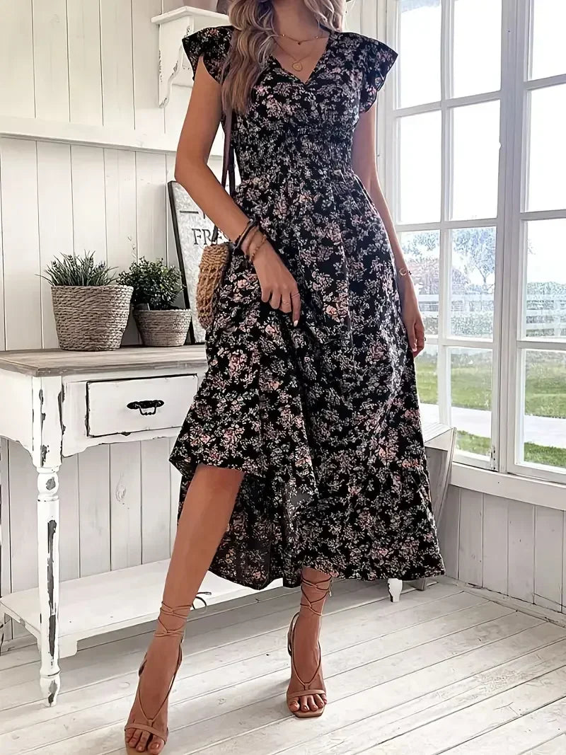 Plus Size Women's Casual Long Dress Trendy Floral Maxi Dress with All-Over Petal Prints & Relaxed Silhouette
