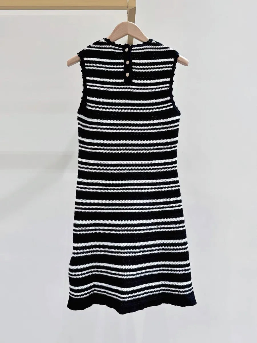 Women's black and white striped knitted dress round neck sleeveless slim straight mini dress