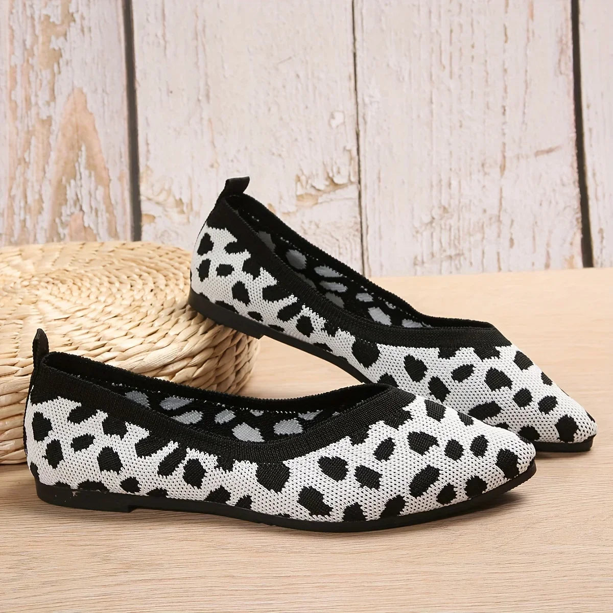 Women's Pointed Toe Flat Shoes Solid Color Knitted Slip on Shoes Casual Breathable Ballet Flats Women Flat Shoes Loafers Women
