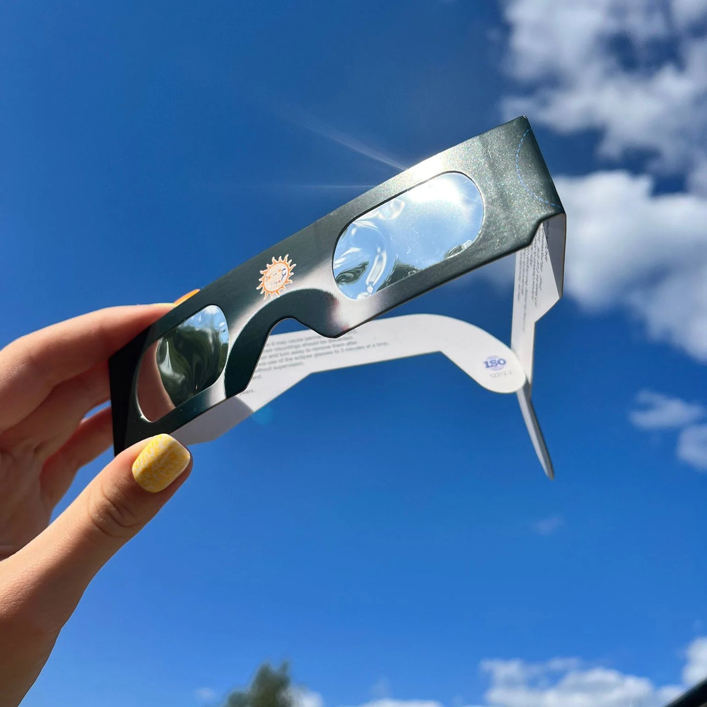 GM  Eclipse Glasses CE and ISO Certified Safety Shade Direct view of the sun protects eyes from harmful rays during Paper Solar