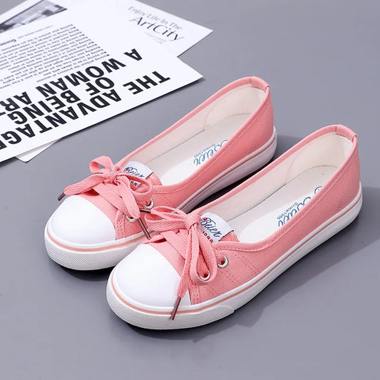 Women's White Canvas Slip-On Shoes Low Top Breathable Flat Comfort Durable Casual Sneakers for Everyday Walking Tenis Feminino