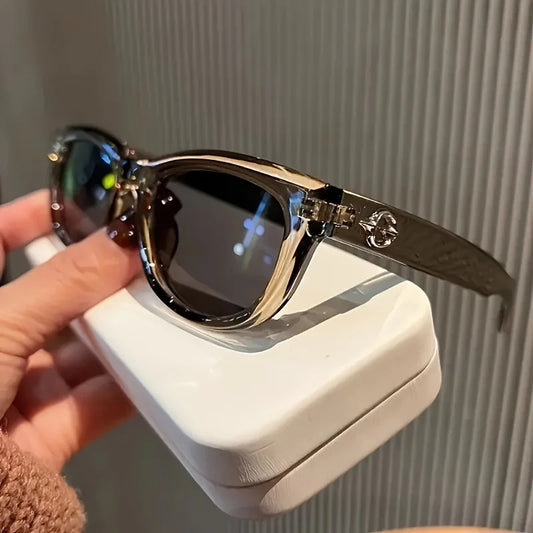 Designer Glasses，Features polycarbonate frame and anti-reflectivePCLens，Classic luxury style，It's a fashion accessory for everyd